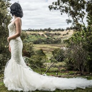 NWT Pronovias Prusia Size 8 Off-white‎ Wedding Dress